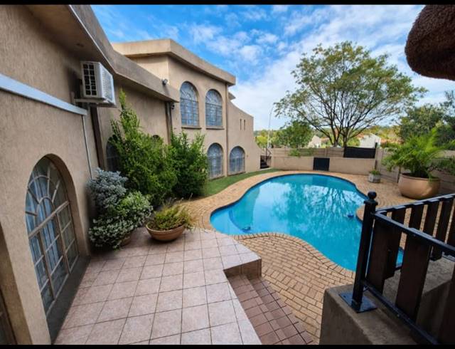 4 BEDROOM FREESTANDING FOR SALE IN VANDERBIJLPARK SE 3